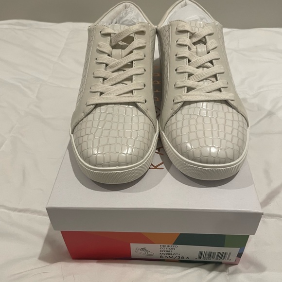 Katy Perry Lace Up Sneaker 8.5 M off white New with Box! - Picture 4 of 9